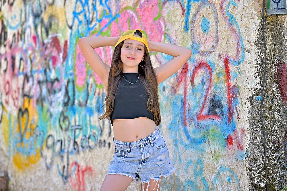 צילומי בת מצווה רקע גרפיטי